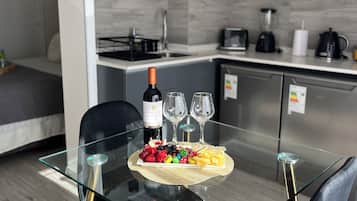 Departamento Deluxe, balcón, vista a la ciudad | Cocina privada