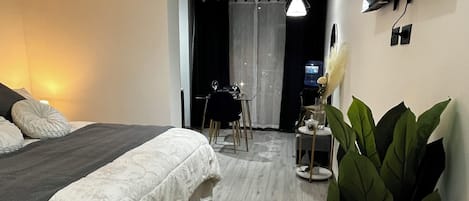 Deluxe Apartment, Balcony, City View | Free WiFi