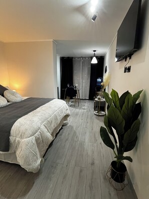 Deluxe-íbúð - svalir - borgarsýn | Ókeypis þráðlaus nettenging