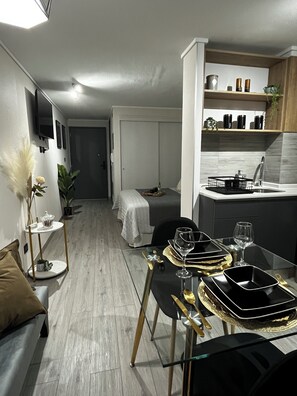 Deluxe-íbúð - svalir - borgarsýn | Ókeypis þráðlaus nettenging