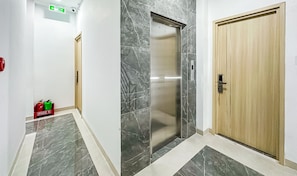 Hallway - Golden Sun Hotel Apartments 5 (Ho Chi Minh City)