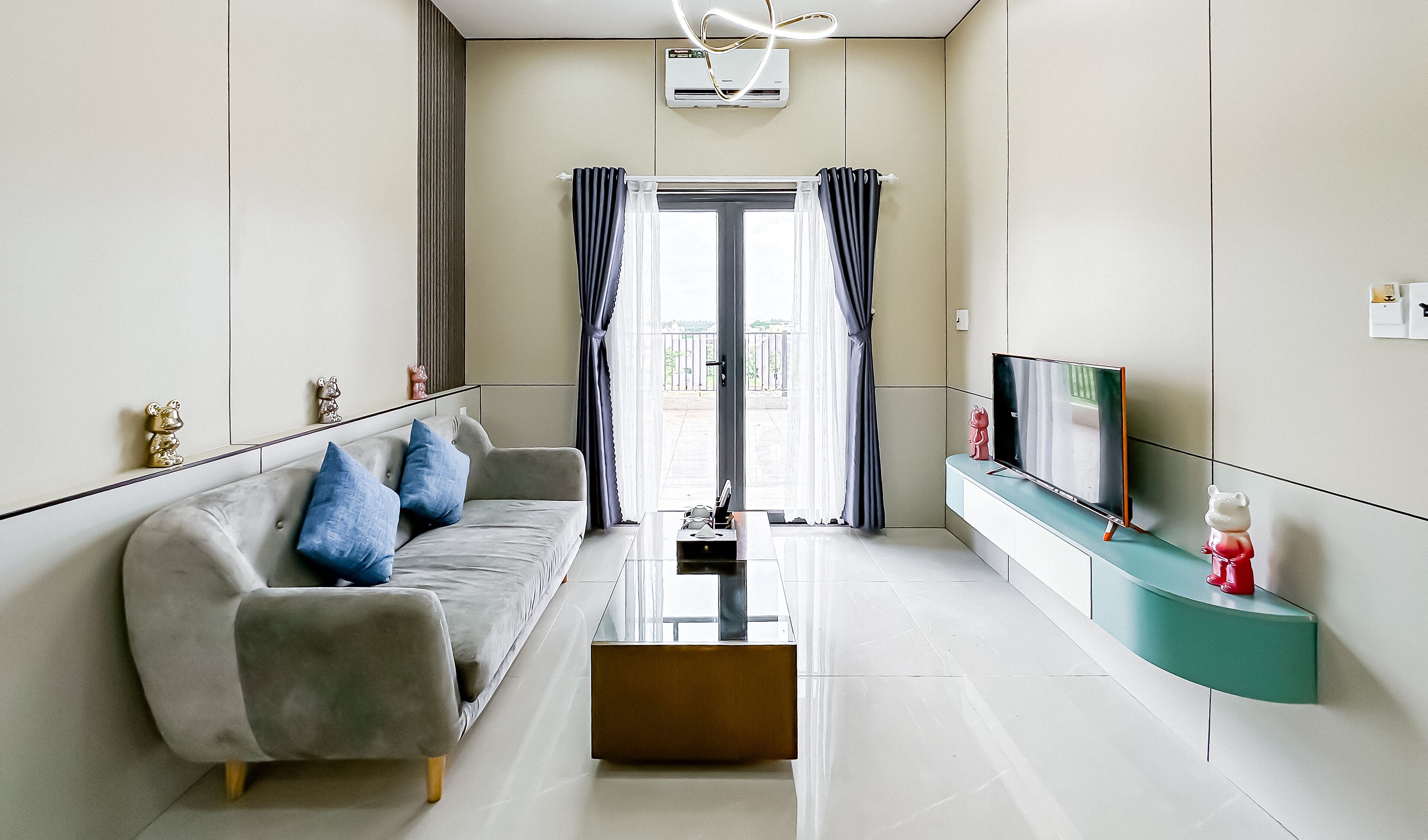 Panoramic Apartment, 1 Queen Bed, Patio, City View | Living area | Printers