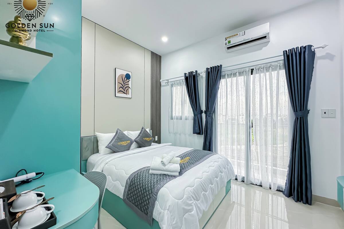 Deluxe Room, 1 Queen Bed, Balcony, City View