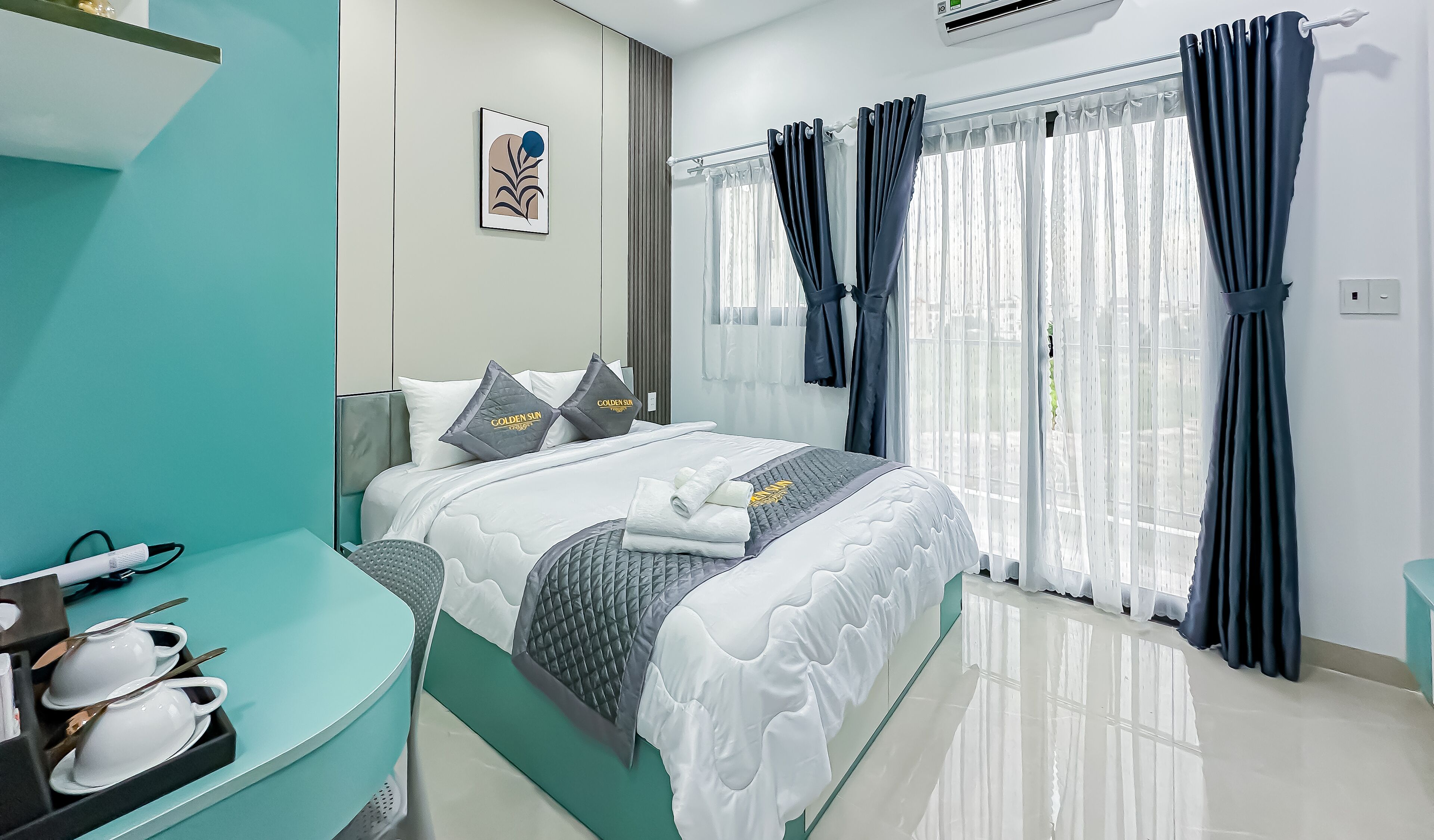 Deluxe Room, 1 Queen Bed, Balcony, City View | Individually decorated, individually furnished, desk, laptop workspace