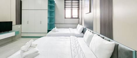 Family Suite, 2 Queen Beds, Ensuite, Garden View | Individually decorated, individually furnished, desk, laptop workspace