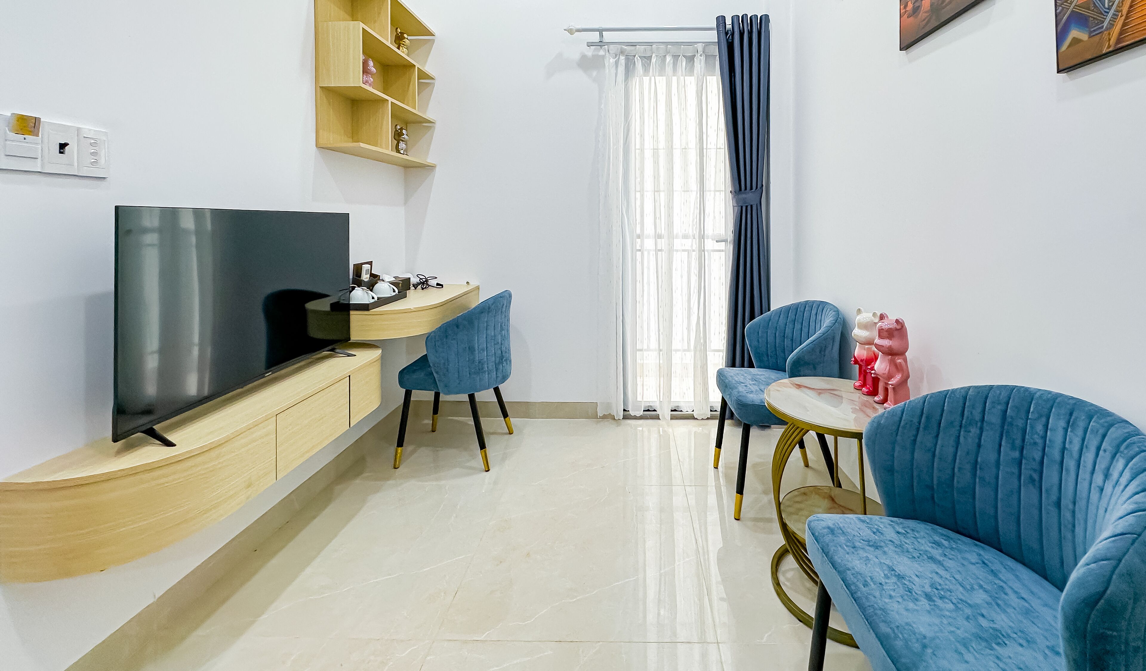 Basic Duplex, 1 Bedroom, Balcony | Living area | Printers