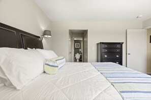 3 habitaciones, escritorio, tabla de planchar con plancha y wifi gratis