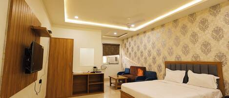 Superior Double Room, City View | Soundproofing, free WiFi, bed sheets