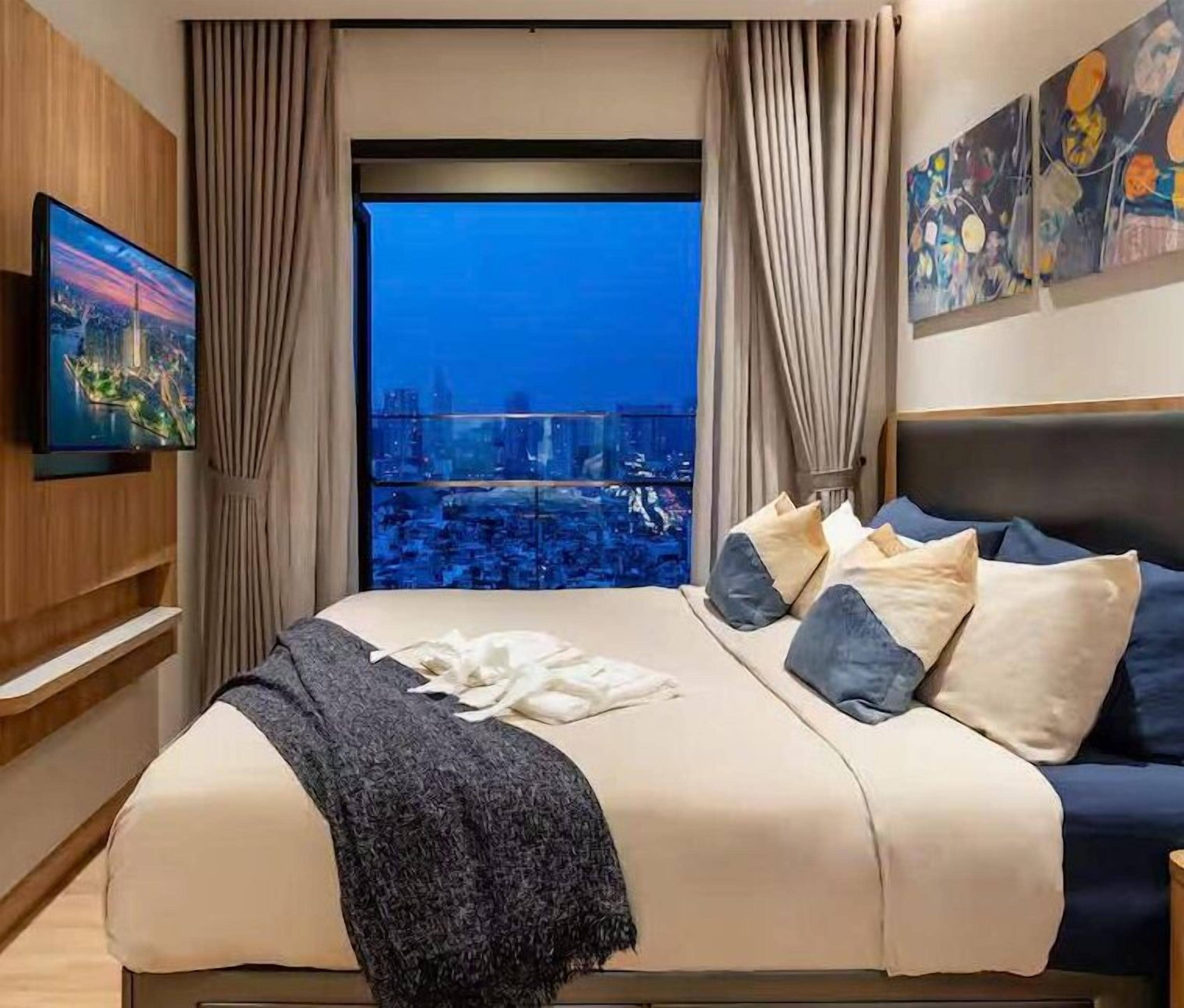 Luxury Apartment, 1 Bedroom, City View | Premium bedding, minibar, individually decorated, individually furnished