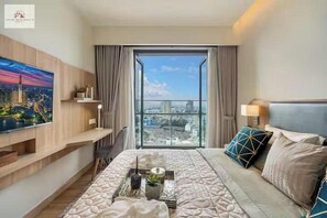 Ropa de cama de alta calidad, minibar y decoración personalizada