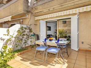 Outdoor dining - Vacation home Xipres by Interhome (Torredembarra)