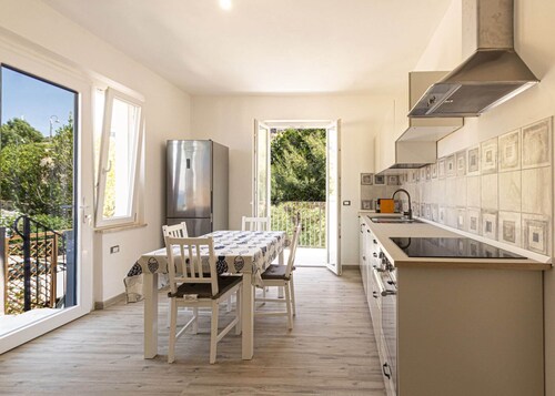 Two-room sea view apartment, Wi-Fi air conditioning Three minutes from the sea