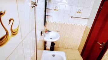Toallas, jabón, papel de baño