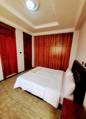 3 bedrooms, desk, iron/ironing board, free WiFi - Spacious 3-bedroom apartment with free WiFi located in CMC Addis Ababa . (Addis Ababa)