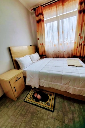 3 bedrooms, desk, iron/ironing board, free WiFi