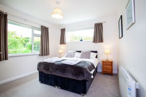 Desk, iron/ironing board, free WiFi, bed sheets