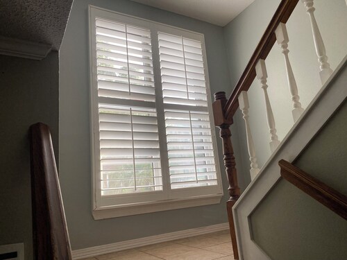 10 miles to beach
5 mi to downtown
Creek and deck in backyard
Washer Dryer