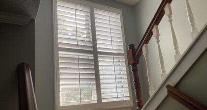 10 miles to beach
5 mi to downtown
Creek and deck in backyard
Washer Dryer