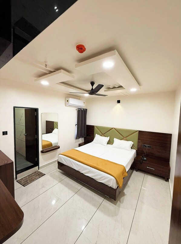 Soundproofing, free WiFi, bed sheets - Hotel Shree Ganesh Dwarka (Dwarka)