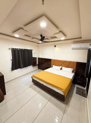 Soundproofing, free WiFi, bed sheets