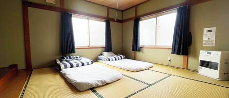 6 bedrooms, WiFi, bed sheets