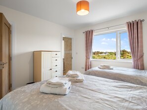 3 dormitorios, tabla de planchar con plancha, wifi gratis y ropa de cama