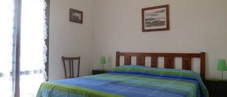 3 bedrooms, bed sheets