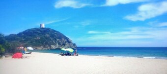 Chia scenic cottage within walking distance of the beach.