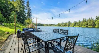 Exclusive Lakefront For 10 with Sauna, Kayaks