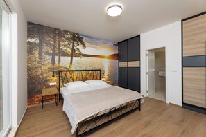 4 quartos, ferros/tábuas de passar roupa, Wi-Fi, roupa de cama