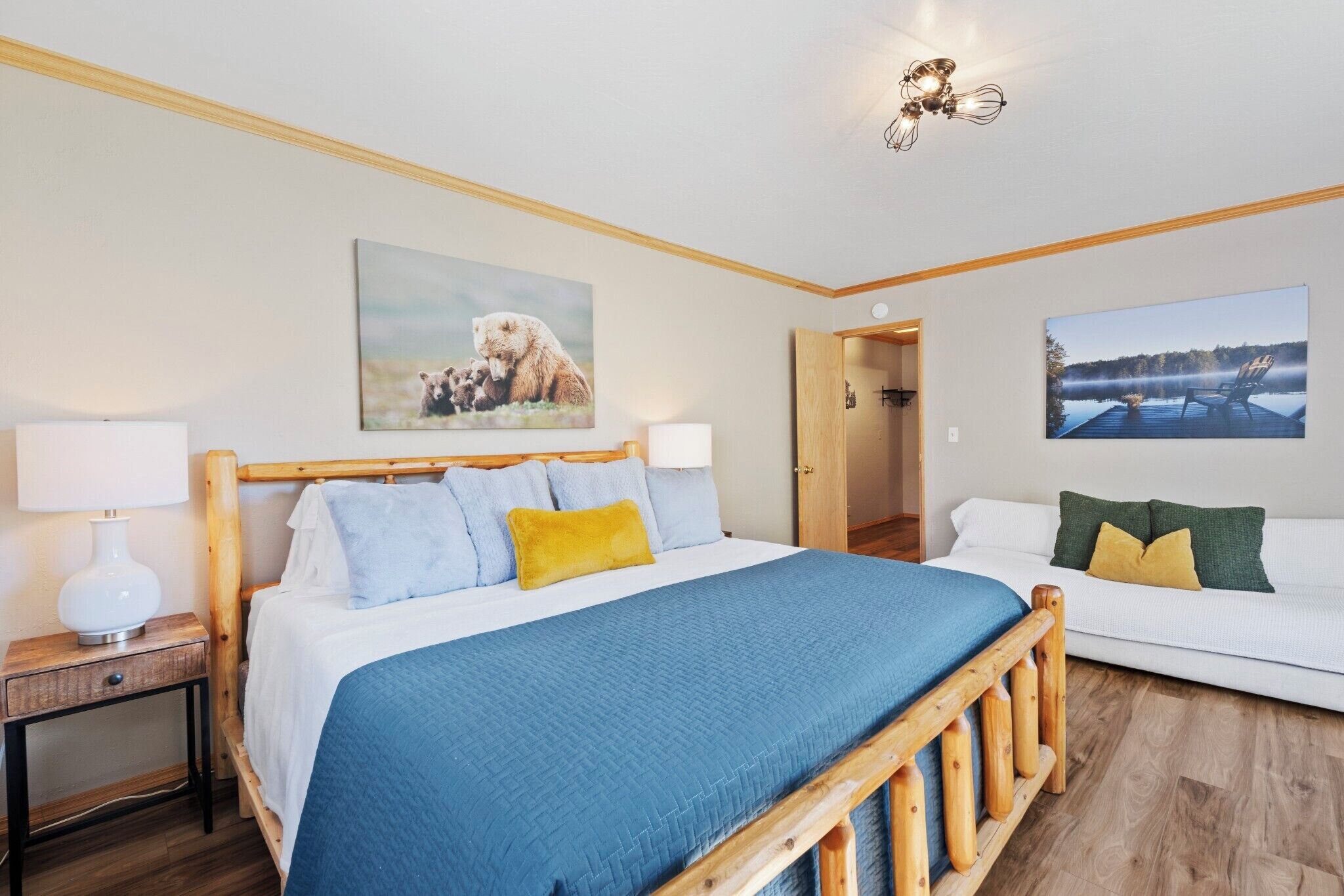 5 bedrooms, iron/ironing board, WiFi, bed sheets