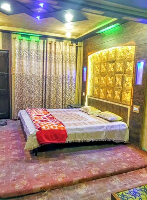 In-room safe, soundproofing, free WiFi, bed sheets - Hotel New Green View1 Srinagar (Srinagar)
