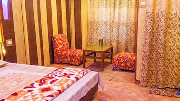 In-room safe, soundproofing, free WiFi, bed sheets