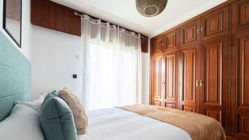 4 slaapkamers, een strijkplank/strijkijzer, gratis wifi, beddengoed