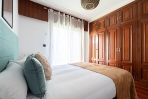4 habitaciones, tabla de planchar con plancha y wifi gratis 