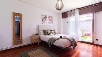 4 bedrooms, iron/ironing board, free WiFi, bed sheets