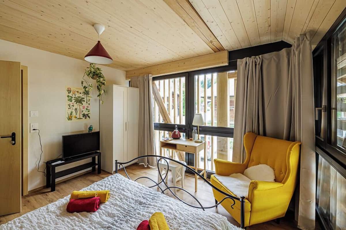Classic Double Room, Garden View | เปล/เตียงเด็กอ่อน (ฟรี), Wi-Fi ฟรี, ผ้าปูที่นอน