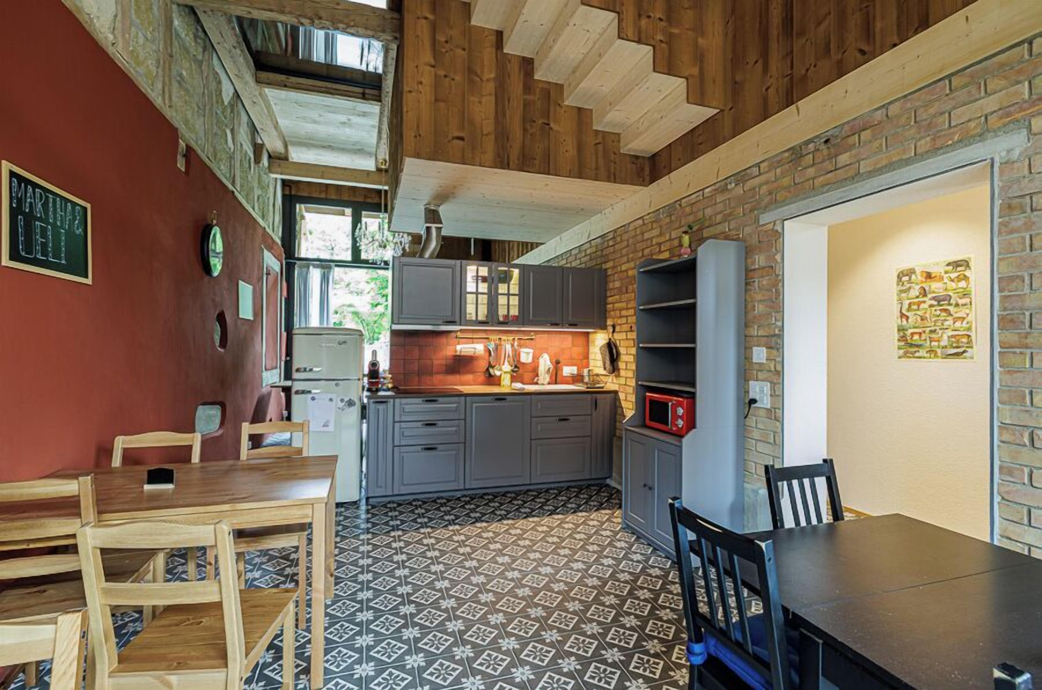 Fridge, microwave, stovetop, cookware/dishes/utensils