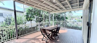 Leafy peaceful 3 bedroom family friendly home for serene escape