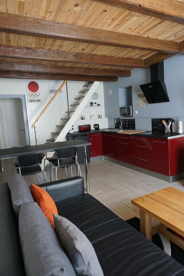 Smart TV - Charming modern duplex with parking, fitted kitchen 30 min from Nancy (Foug)