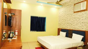 Soundproofing, free WiFi, bed sheets