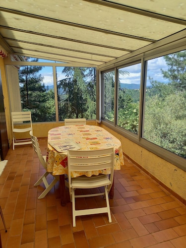 Appartement rénové dans maison de campagne au calme avec vue sur les Cevennes