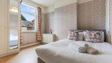 3 bedrooms, iron/ironing board, free WiFi, bed sheets