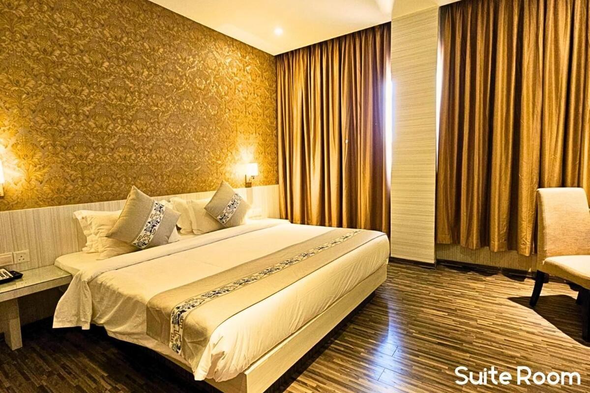 Grand Suite | Langsir/tirai gelap terus, seterika/papan seterika, Wi-fi percuma 