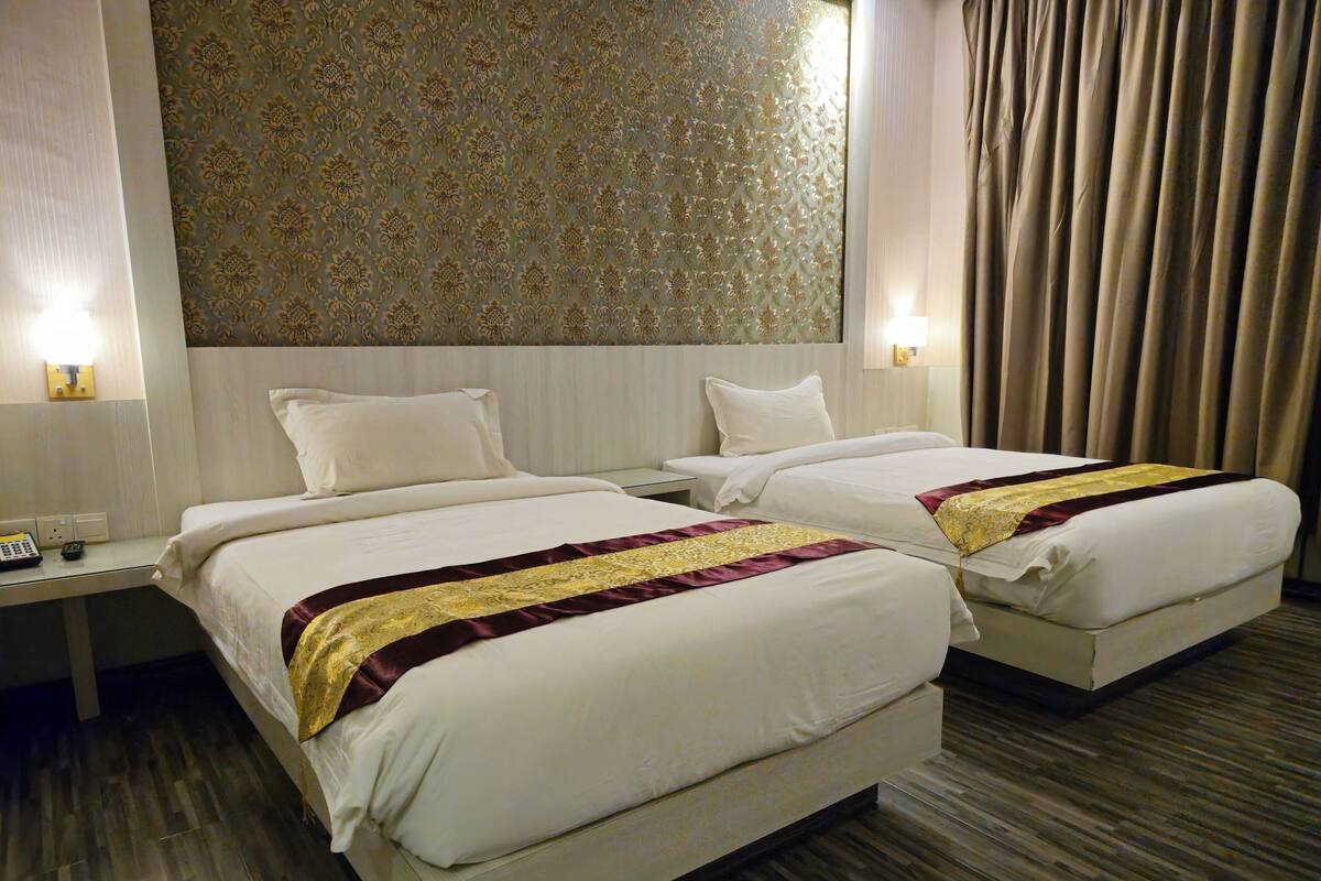 Executive Twin Room | Langsir/tirai gelap terus, seterika/papan seterika, Wi-fi percuma 