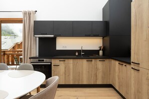 Fridge, microwave, oven, dishwasher