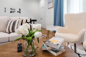 Interior - Luxe Retreat • Pool Table • Gated • Near Med Center, NRG & Museums (Houston)