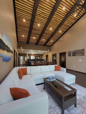 Unclassified image, 2 of 48, button