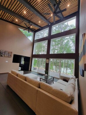 Interior - Stone Ridge Retreat Cabin (Danbury)