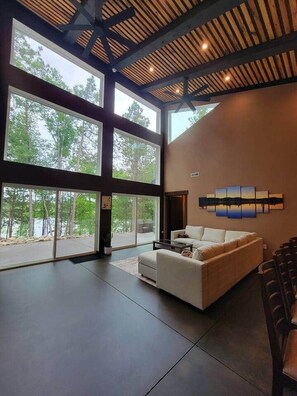 المنشأة من الداخل